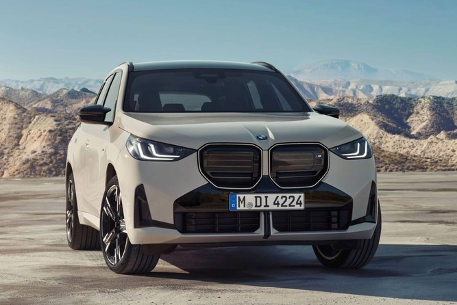 BMW X3 스튜디오 컷